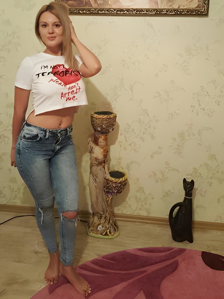 Юлия привлекальеная девушка из Ухты цена от 4000 руб