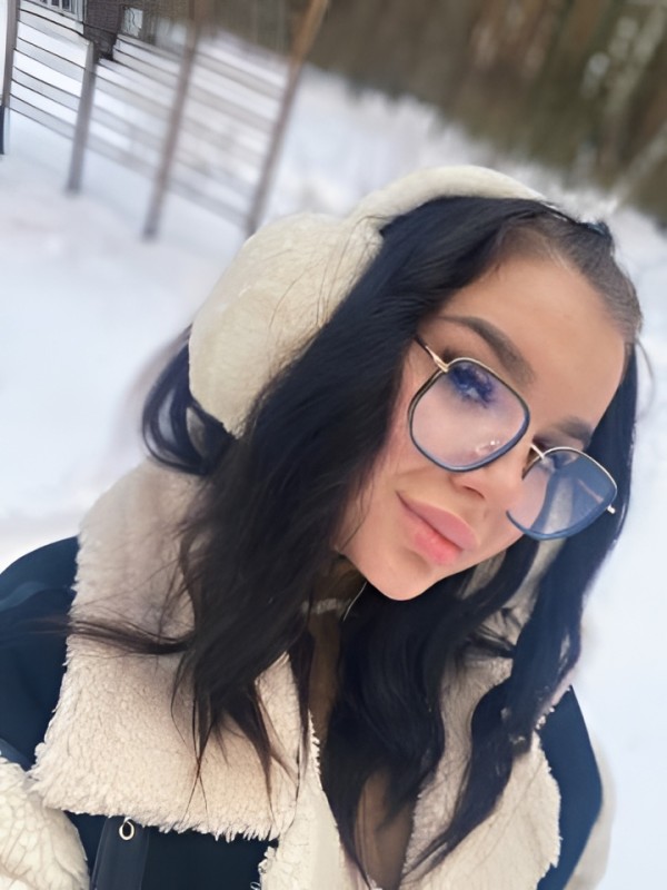 Рената привлекательная девушка из Ухты цена от 5000 руб